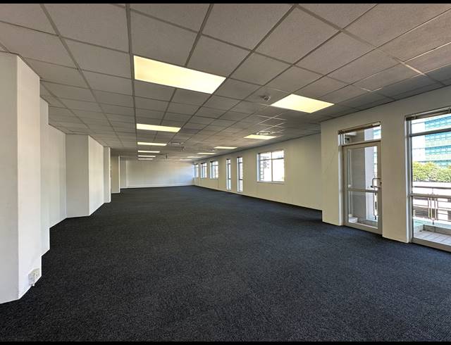 1,210M² OFFICE TO LET IN SANDTON CENTRAL